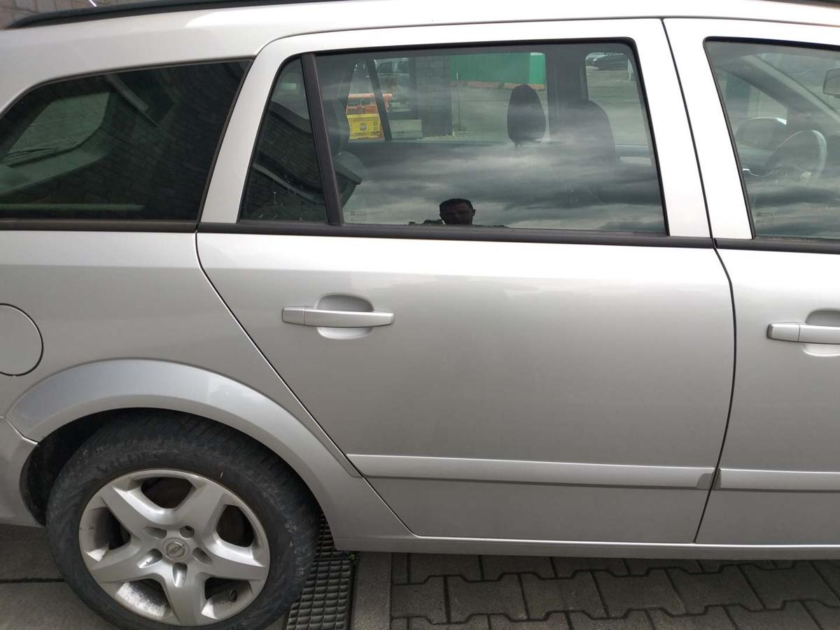 Opel Astra H original Tür hinten rechts Z157 Starsilber Kombi Bj.2007 Opel Astra H original Tür hinten rechts Z157 Starsilber Kombi Bj.2007